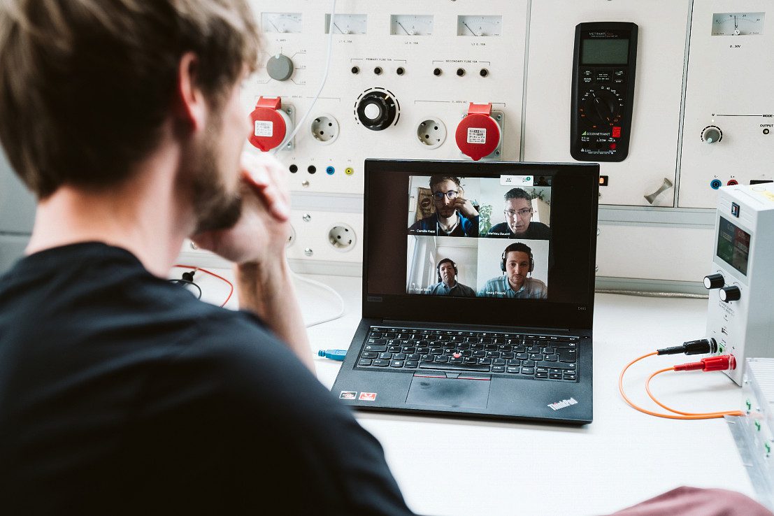 Our VIPV Team: We work with our test bench under strict conditions at the Sono Motors HQ in Munich – as well as remotely in home office.